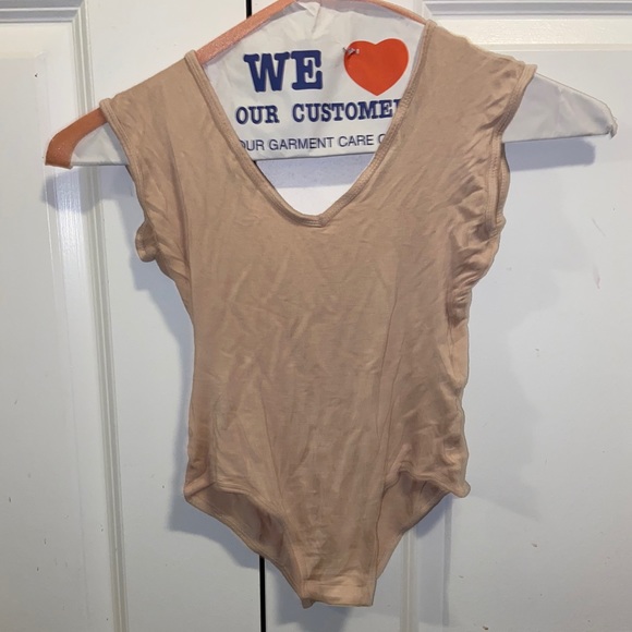 Nude no sleeve low back bodysuit - Picture 1 of 2